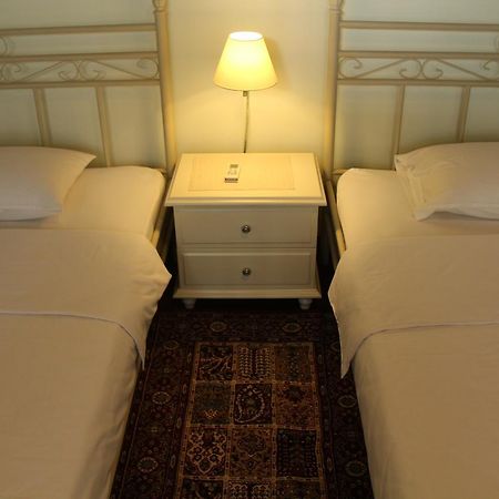 Bed And Breakfast Tomang Джакарта Екстер'єр фото