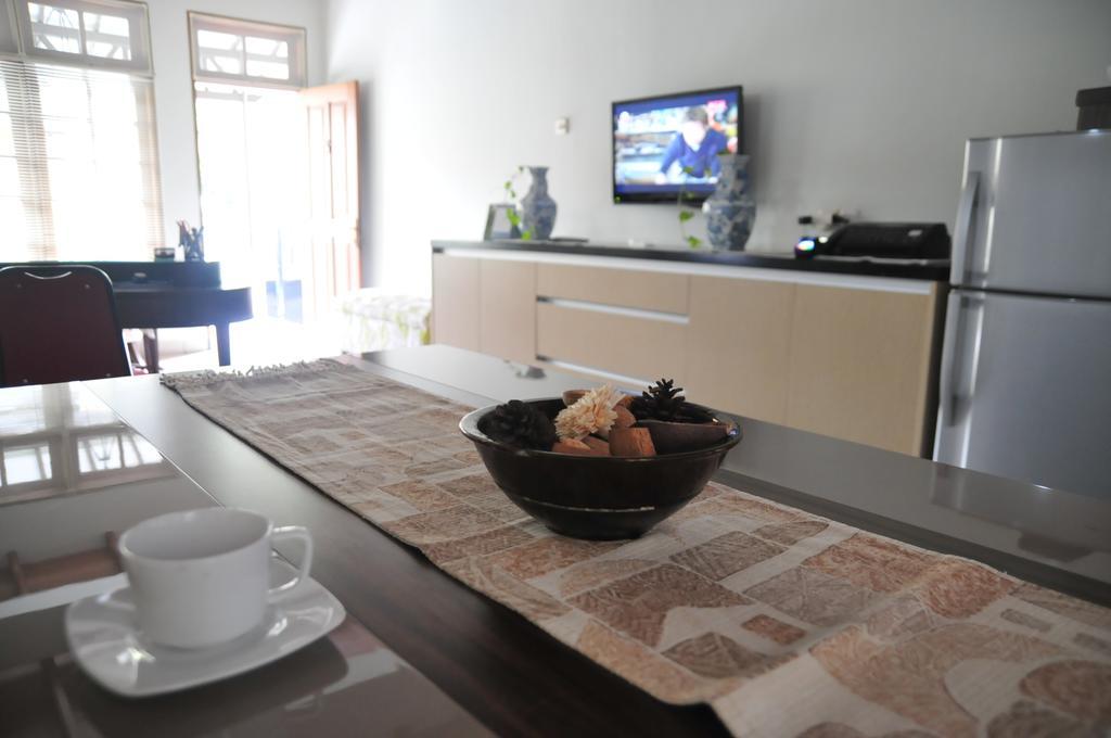 Bed And Breakfast Tomang Джакарта Екстер'єр фото